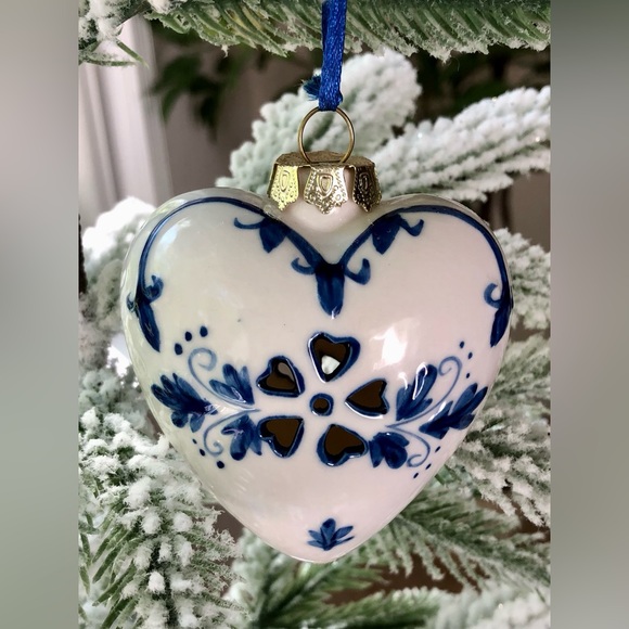 4 Blue & White Ceramic Decorative Ornaments - Picture 3 of 9